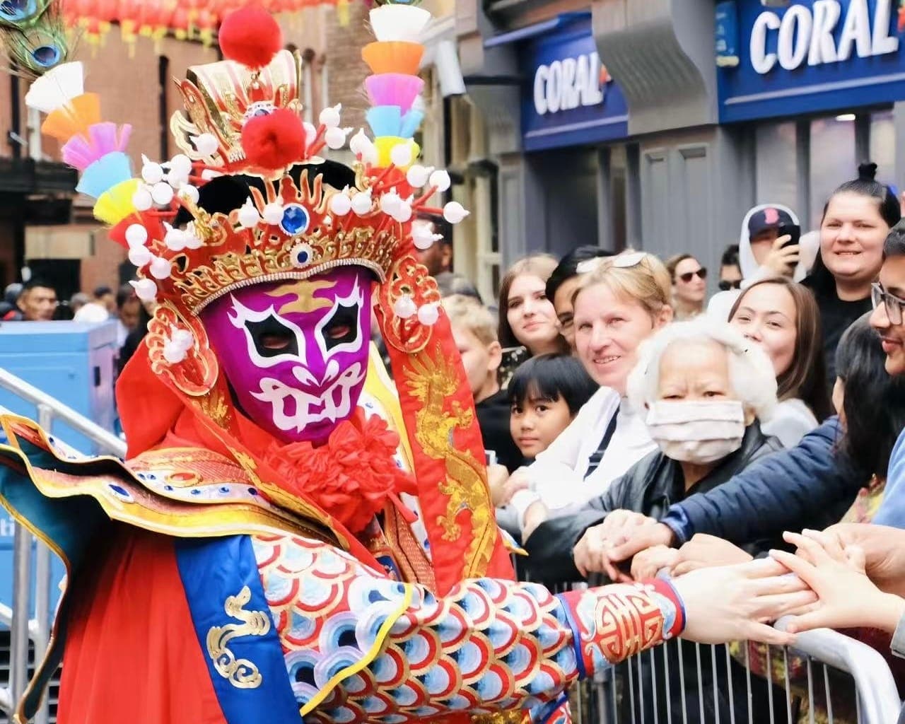 Mask Changing on the street