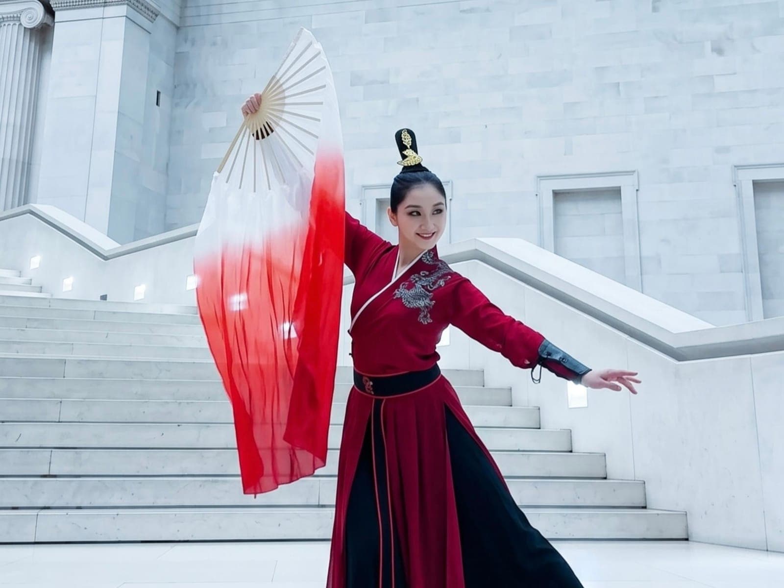 Long Ribbon Fan Dance